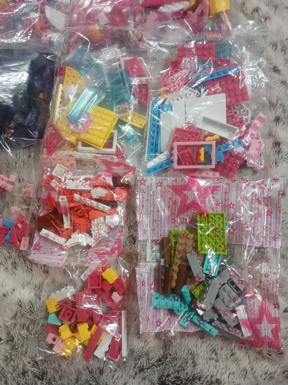 Lego MIXED LOT OF Pink Blue Yellow Green Assorted Mini Bricks.  Bin 20